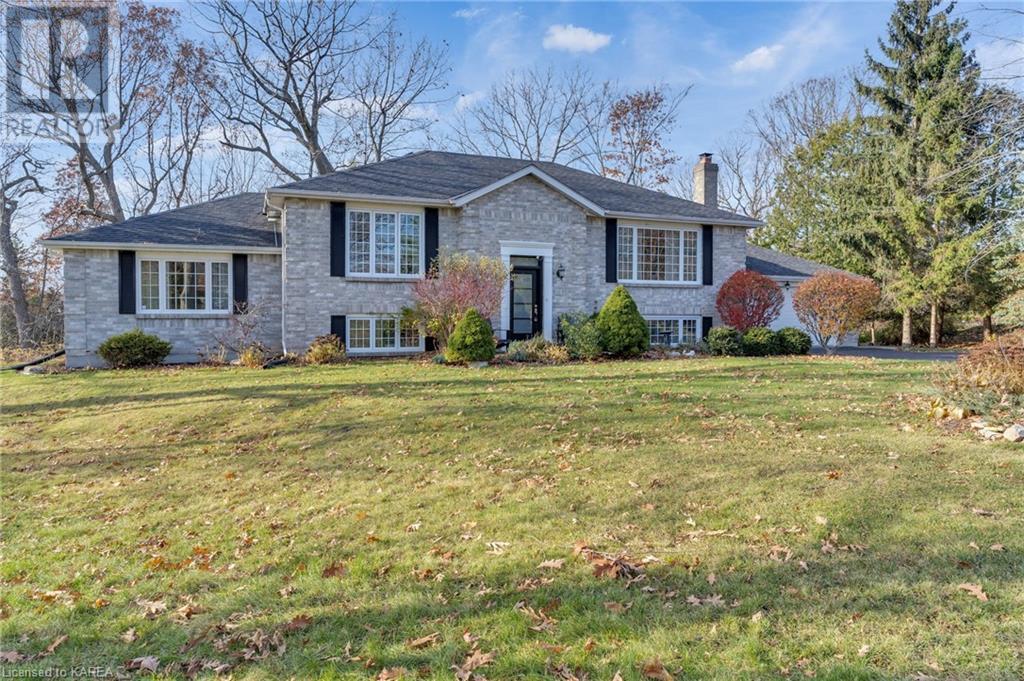 12 OAKWOOD Crescent