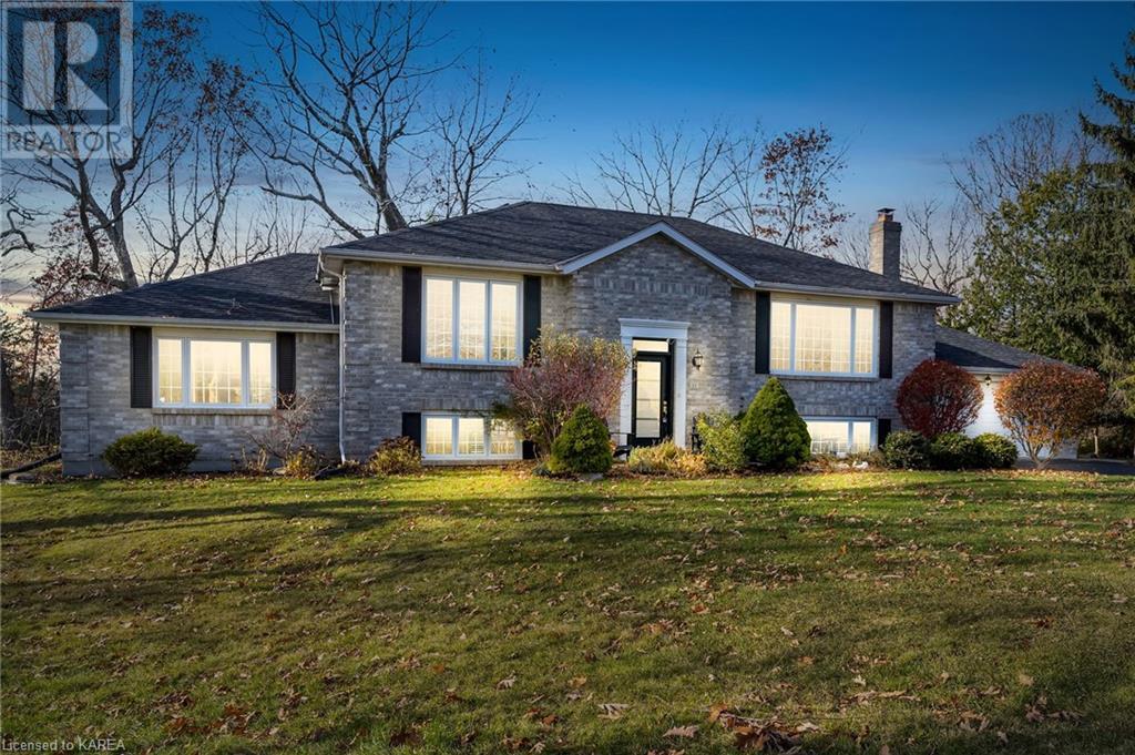 12 OAKWOOD Crescent