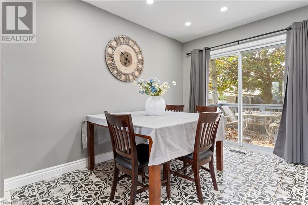 10 GARDEN Crescent