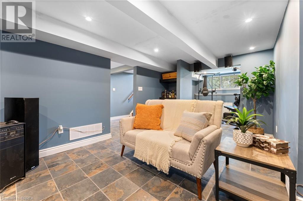 10 GARDEN Crescent