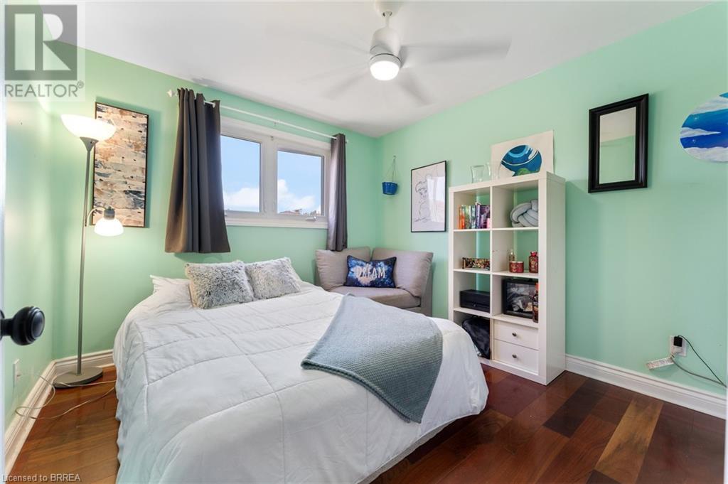 10 GARDEN Crescent