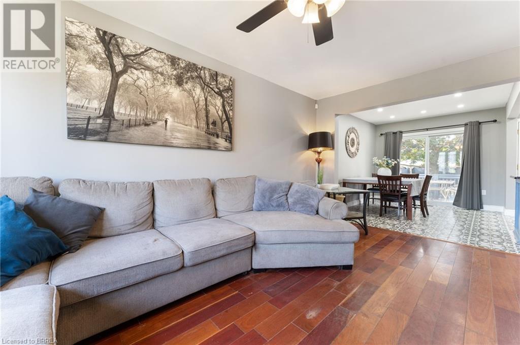 10 GARDEN Crescent