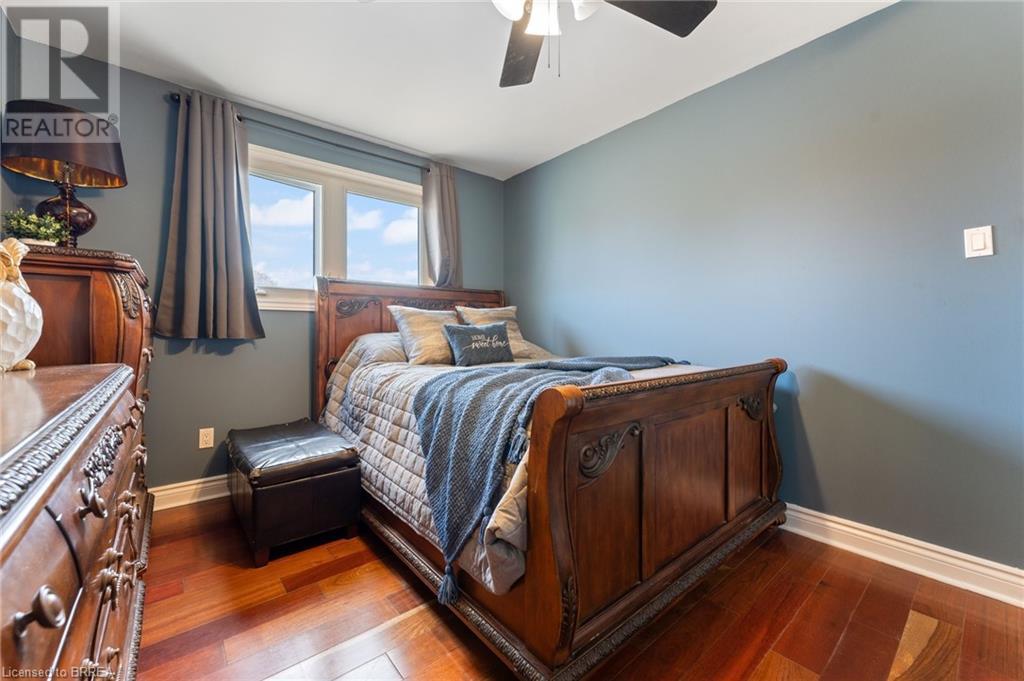 10 GARDEN Crescent
