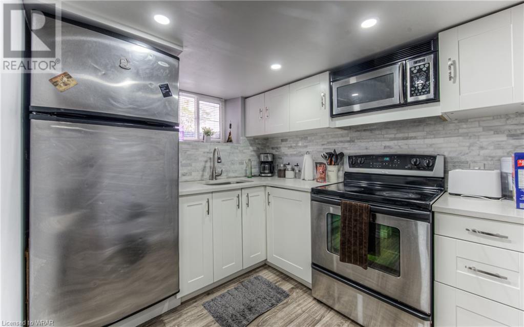 306 DUNDAS Street N