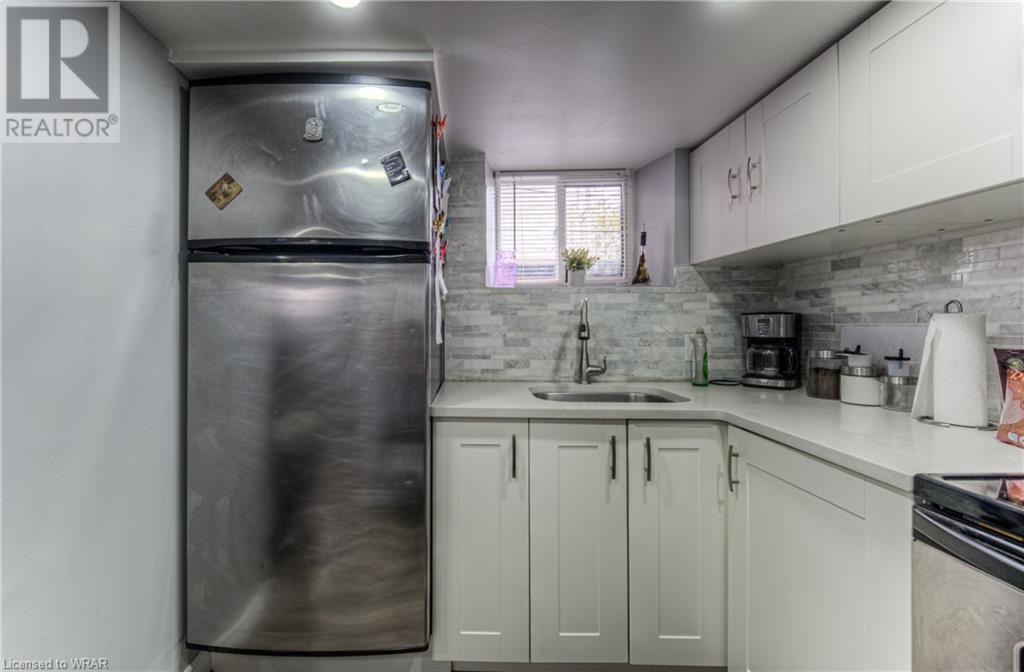 306 DUNDAS Street N