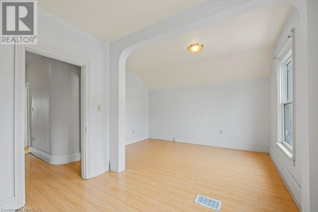 337 SYDENHAM Street
