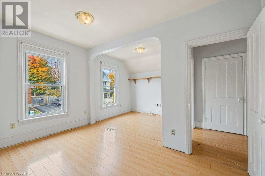 337 SYDENHAM Street