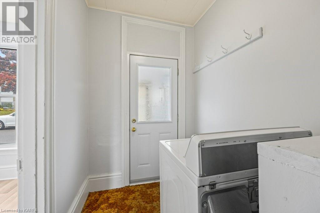 337 SYDENHAM Street