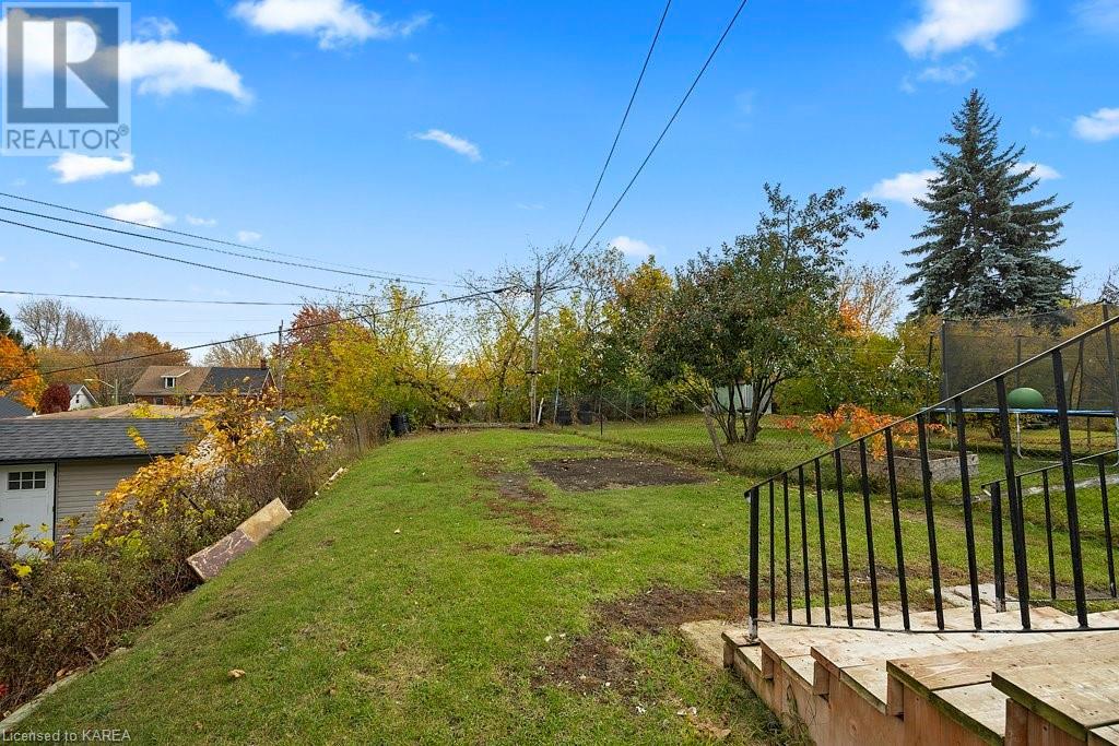 337 SYDENHAM Street