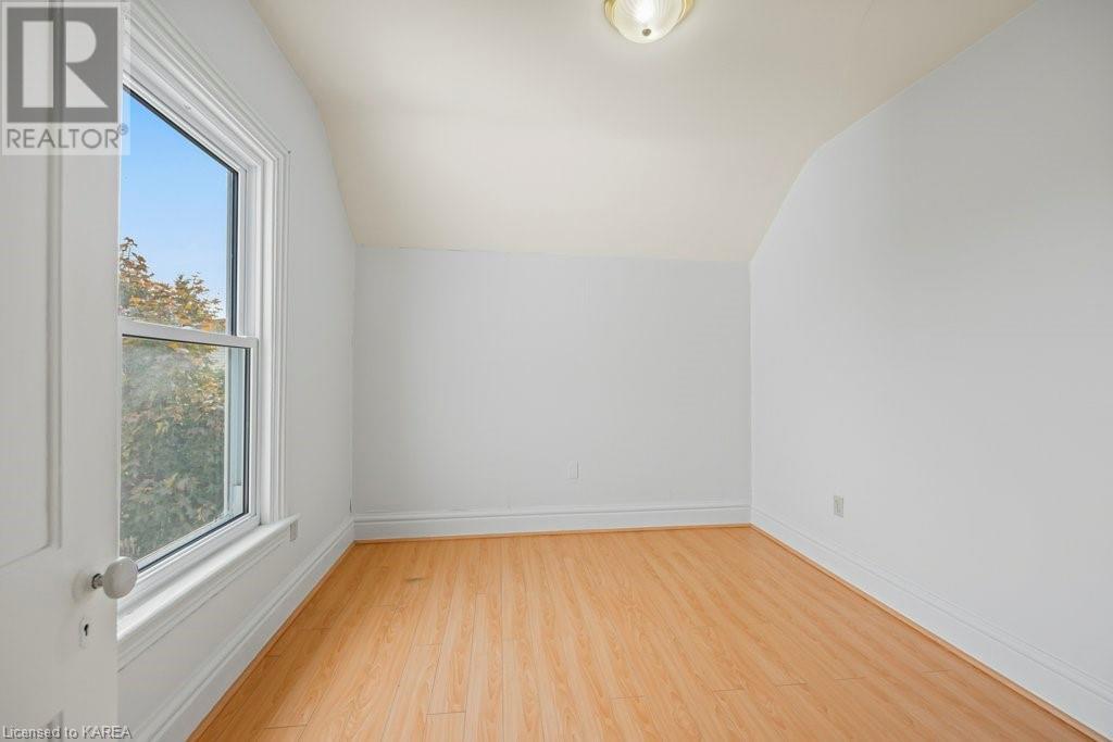 337 SYDENHAM Street