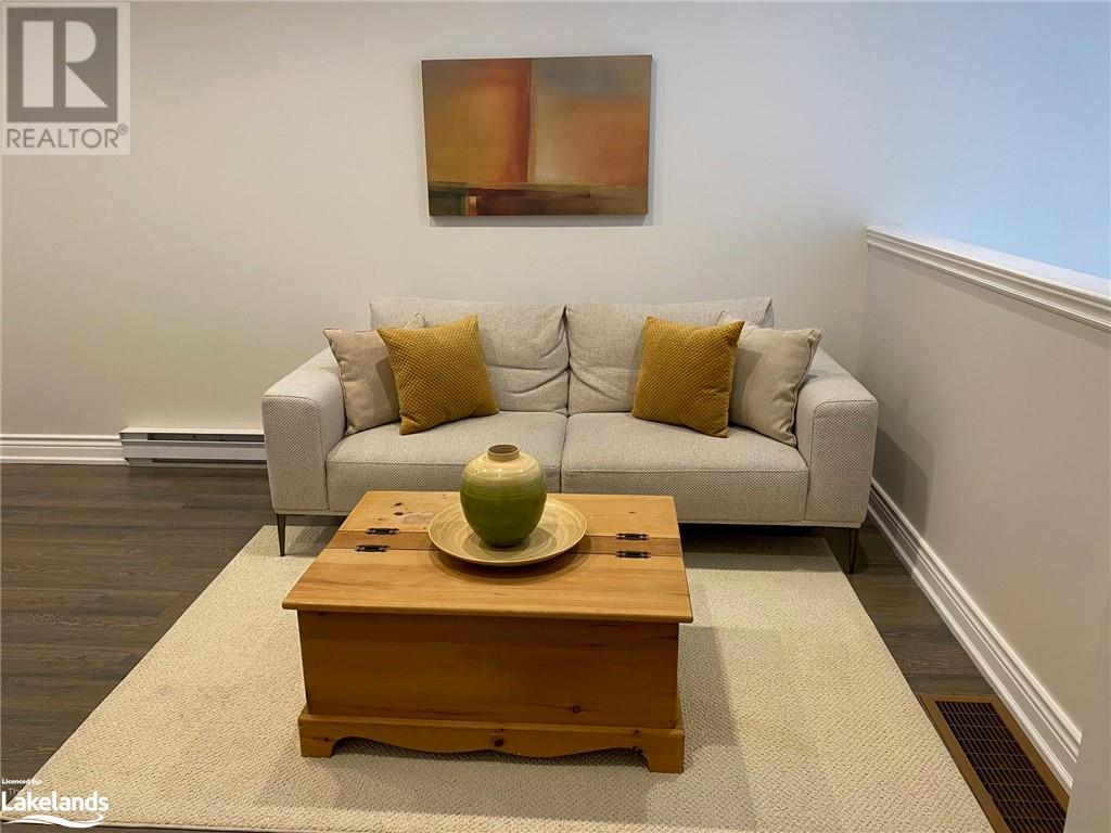 120 FAIRWAY Court Unit# 220
