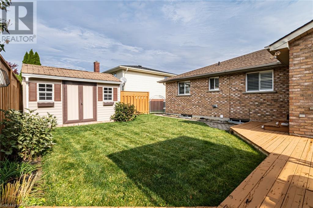 12 FALLS Crescent