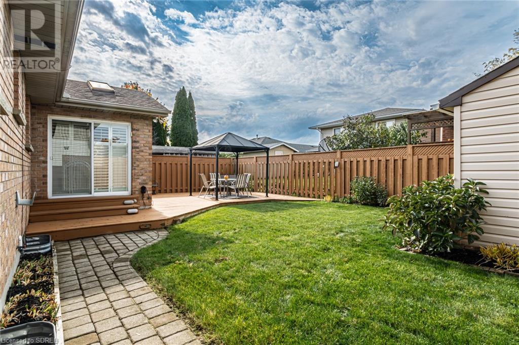 12 FALLS Crescent
