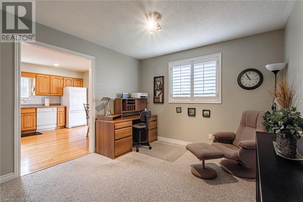 12 FALLS Crescent
