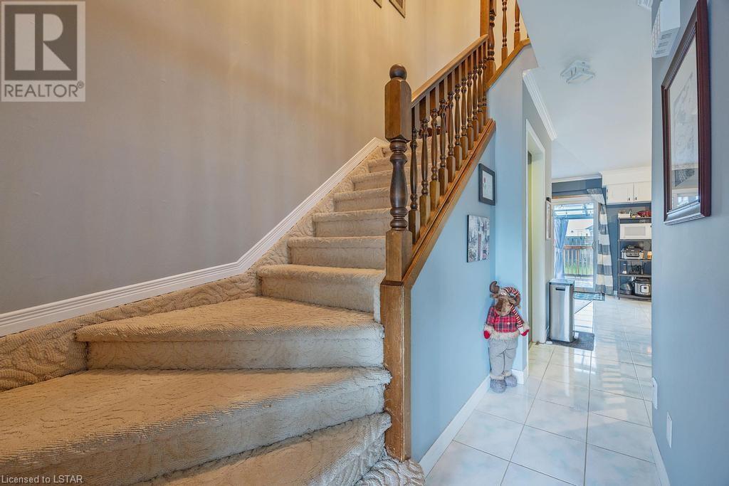 22 HITCH Crescent