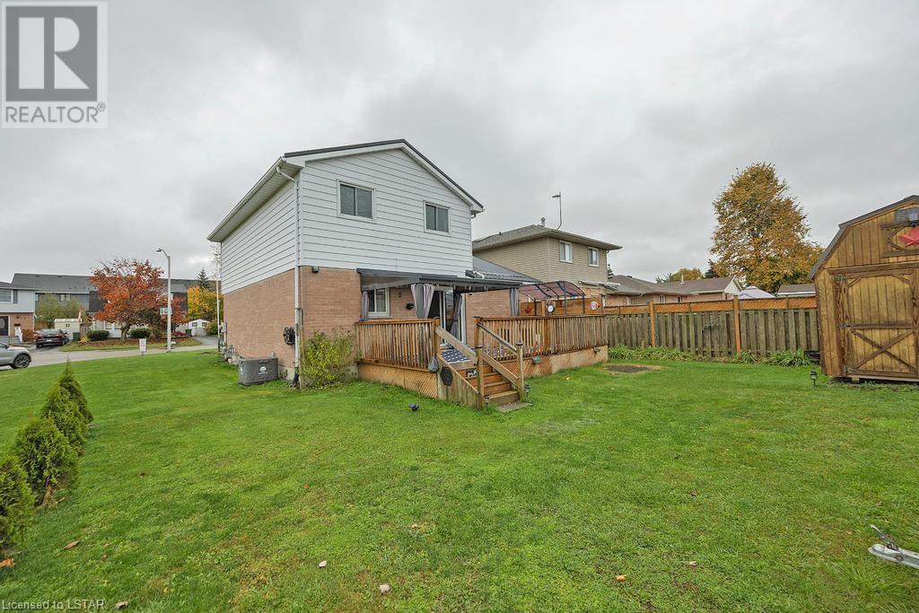 22 HITCH Crescent