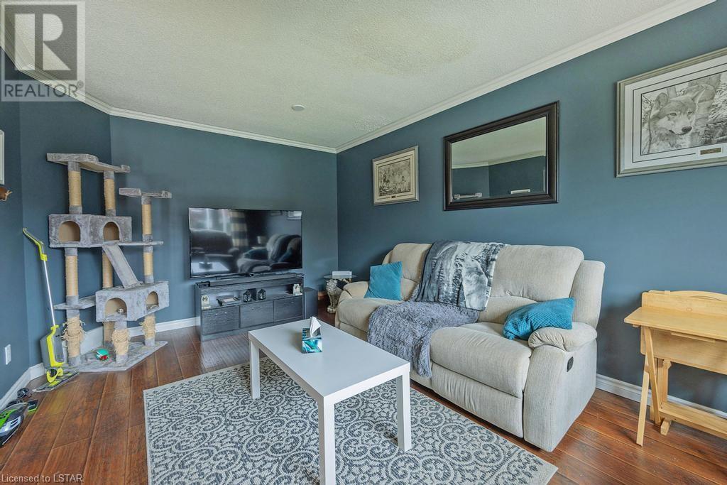 22 HITCH Crescent