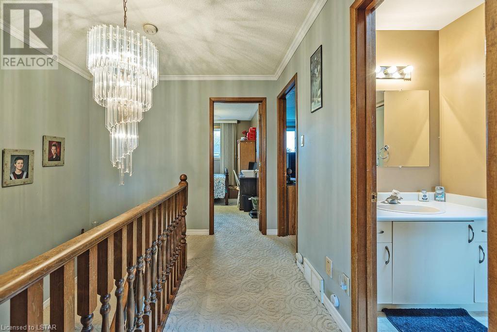 22 HITCH Crescent