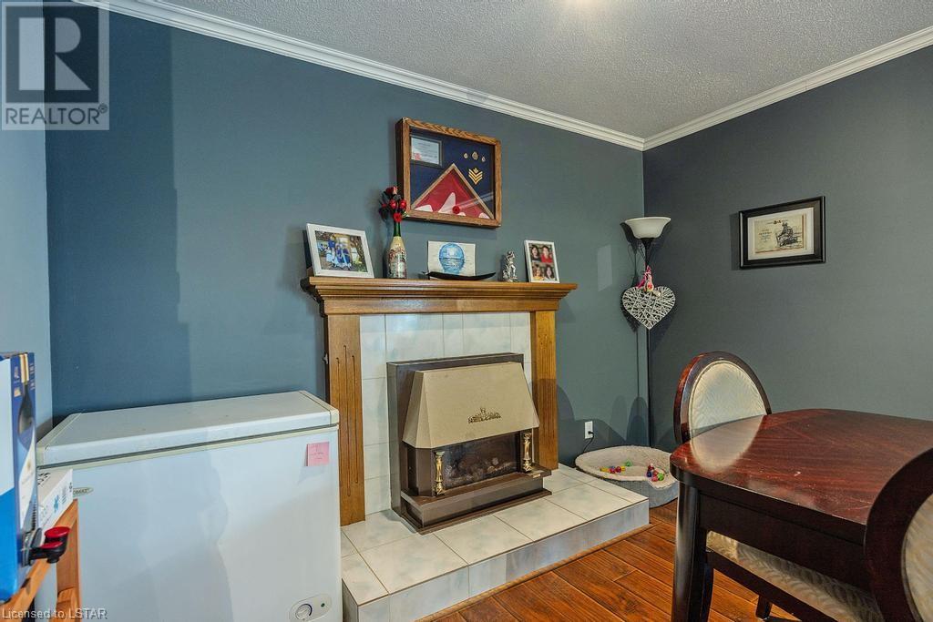 22 HITCH Crescent