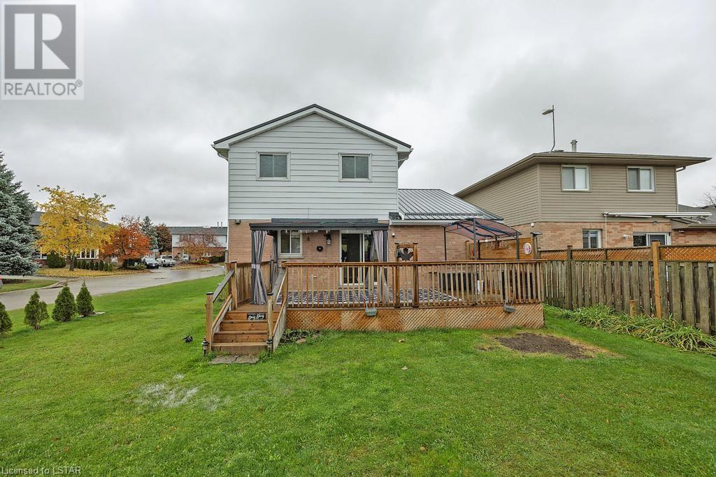 22 HITCH Crescent