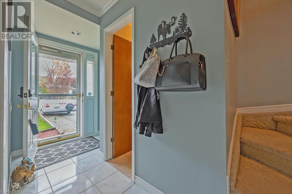 22 HITCH Crescent