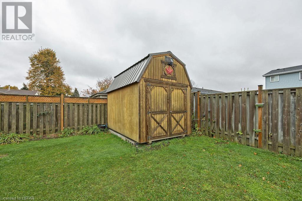 22 HITCH Crescent