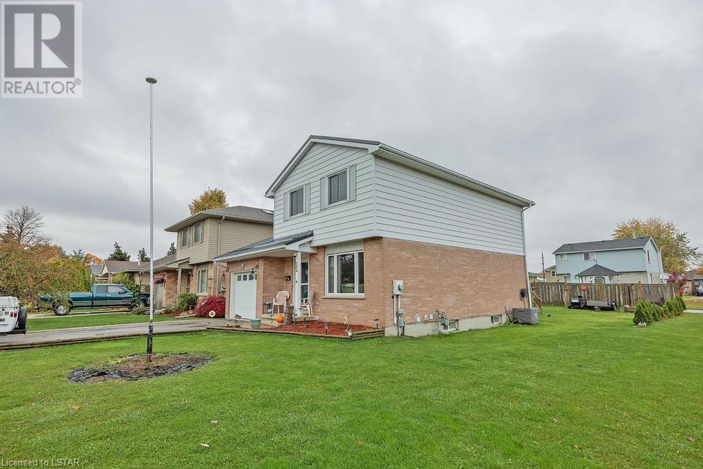 22 HITCH Crescent