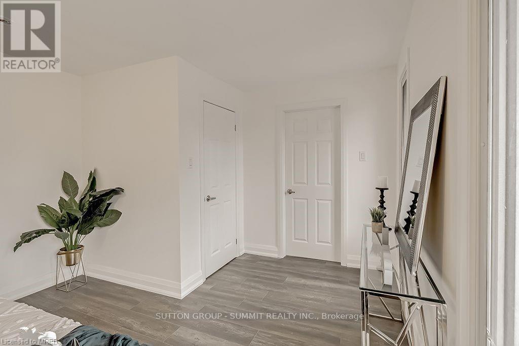 16 UPPER CANADA Drive Unit# Upper