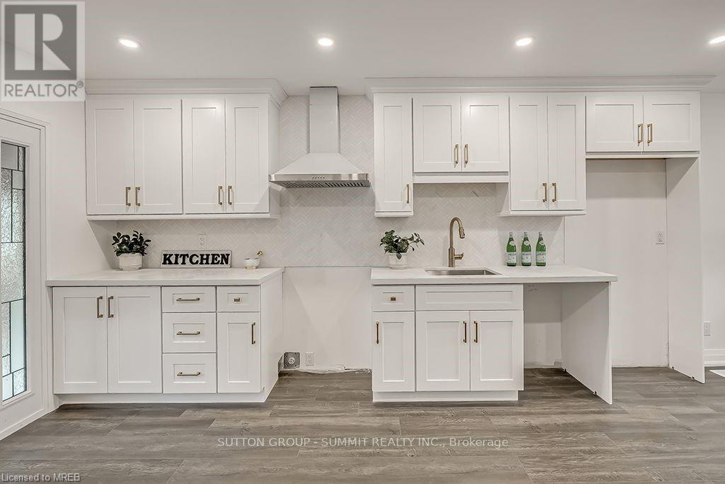 16 UPPER CANADA Drive Unit# Upper
