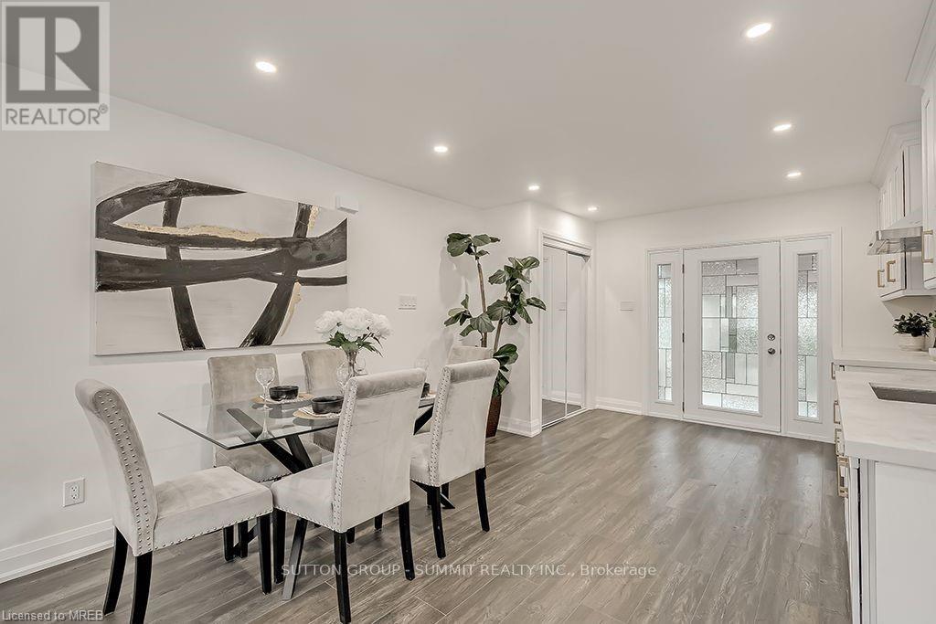 16 UPPER CANADA Drive Unit# Upper