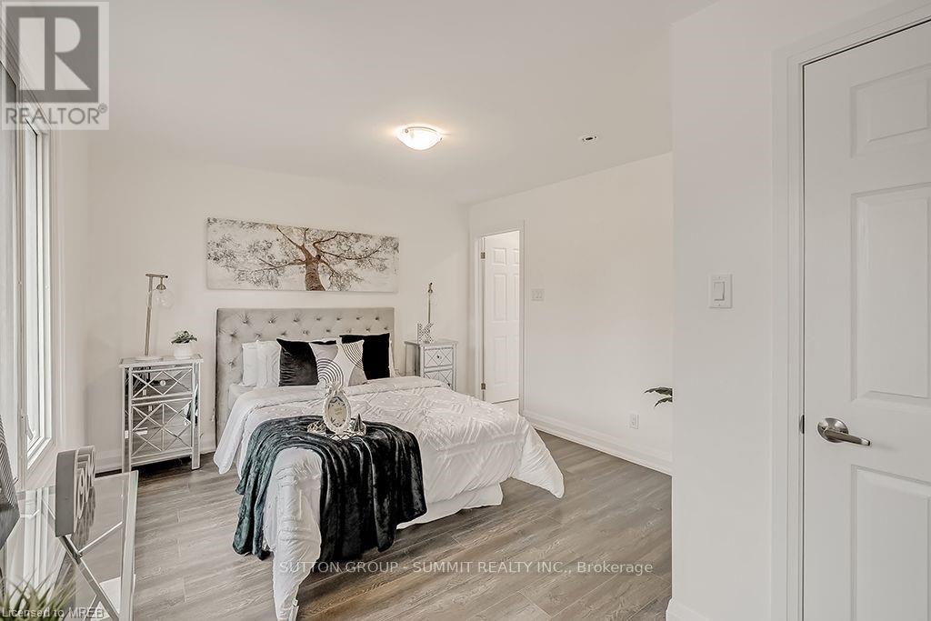 16 UPPER CANADA Drive Unit# Upper