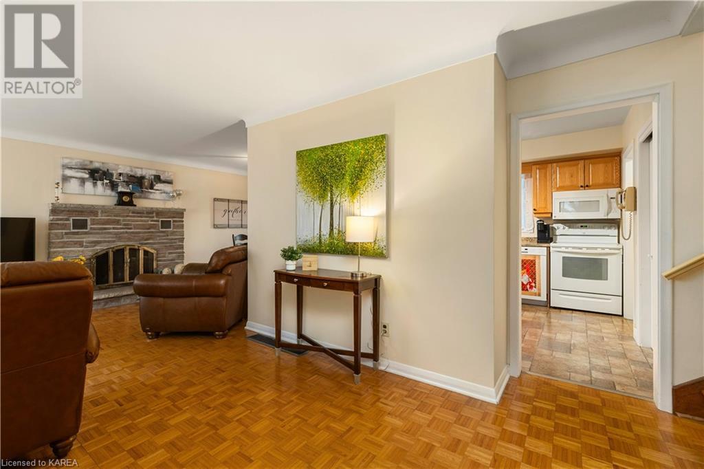 8 MONTGOMERY Boulevard