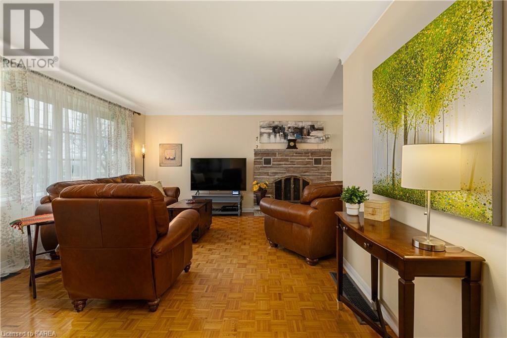 8 MONTGOMERY Boulevard