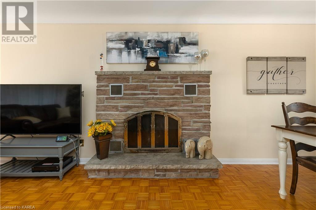 8 MONTGOMERY Boulevard