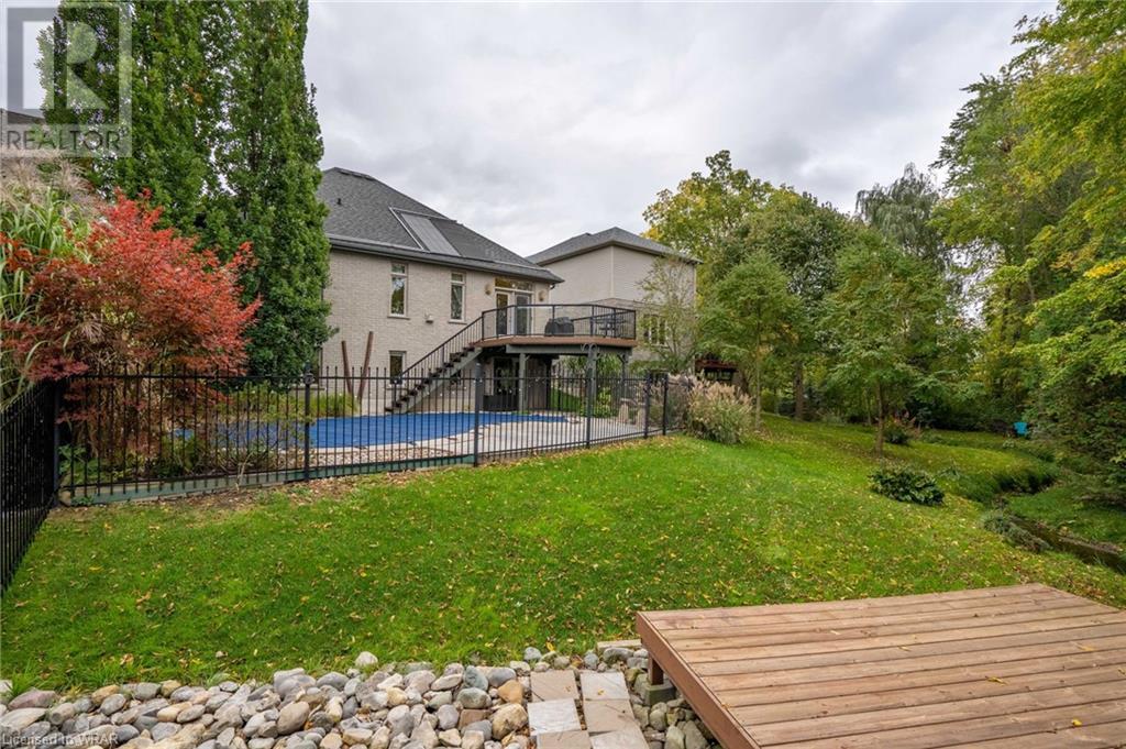 16 HENDERSON Court