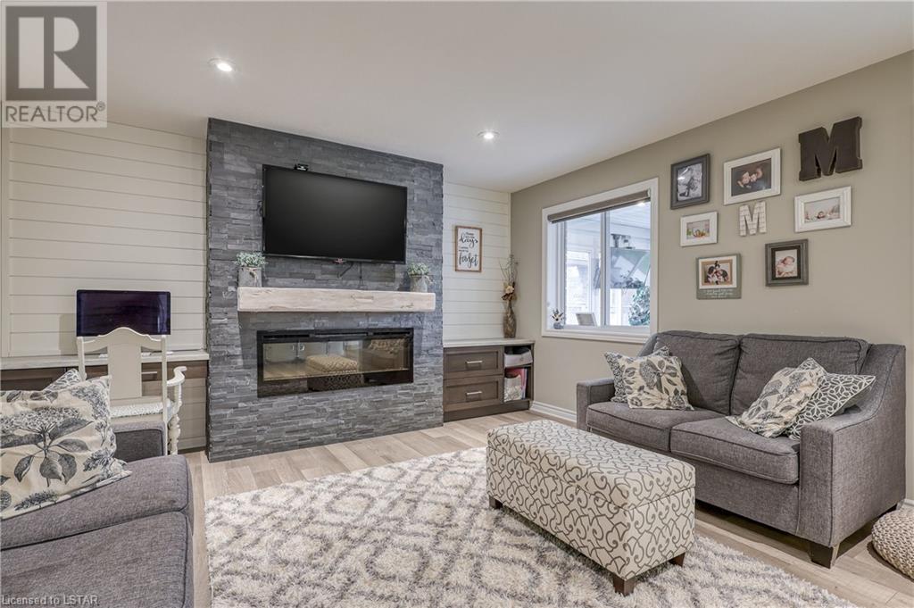 26 BRIDLE Path