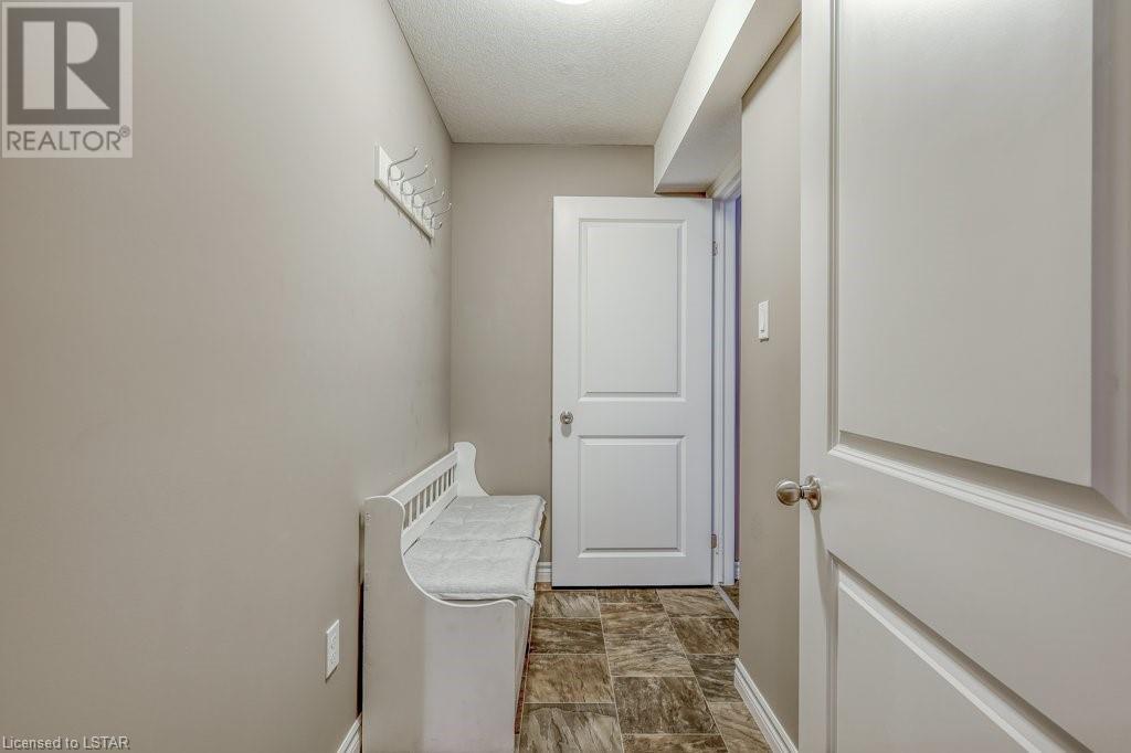 26 BRIDLE Path