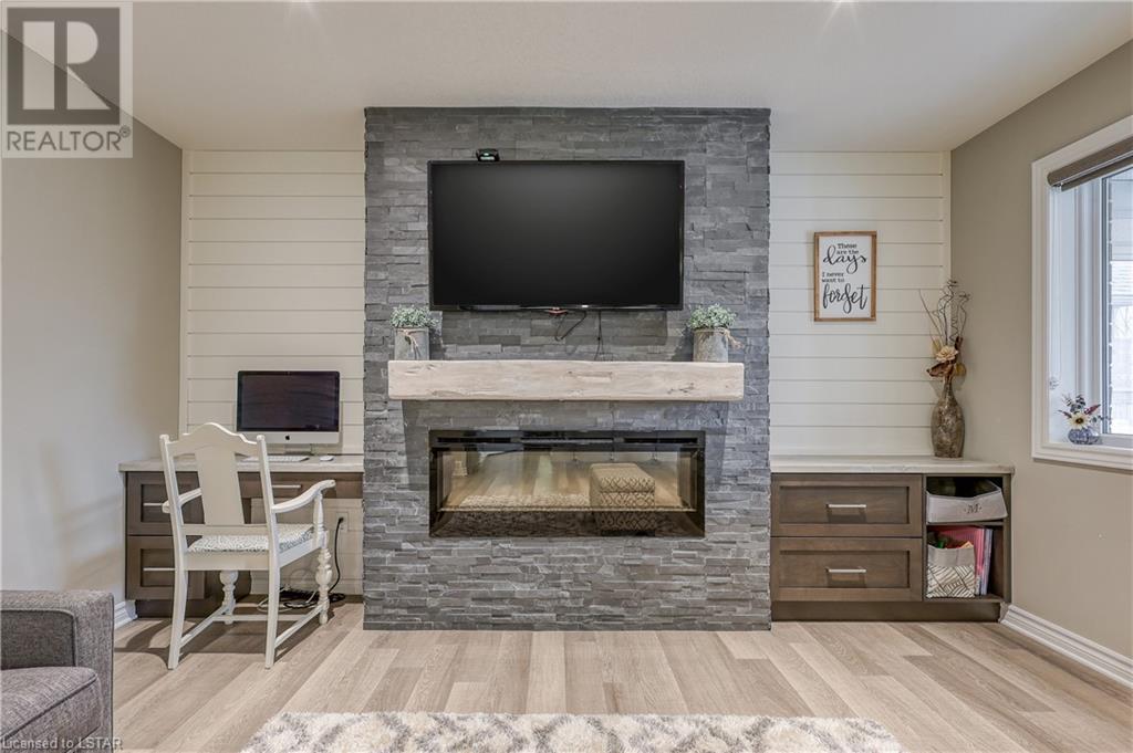 26 BRIDLE Path