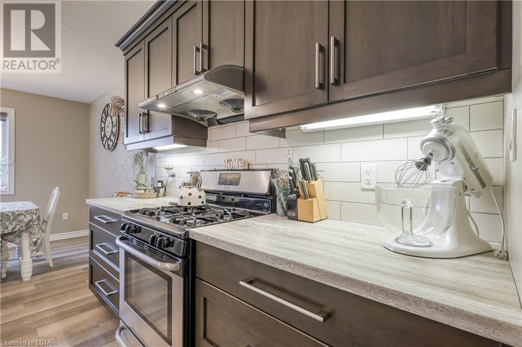 26 BRIDLE Path