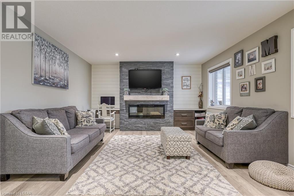 26 BRIDLE Path