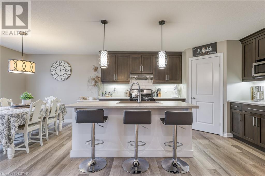 26 BRIDLE Path