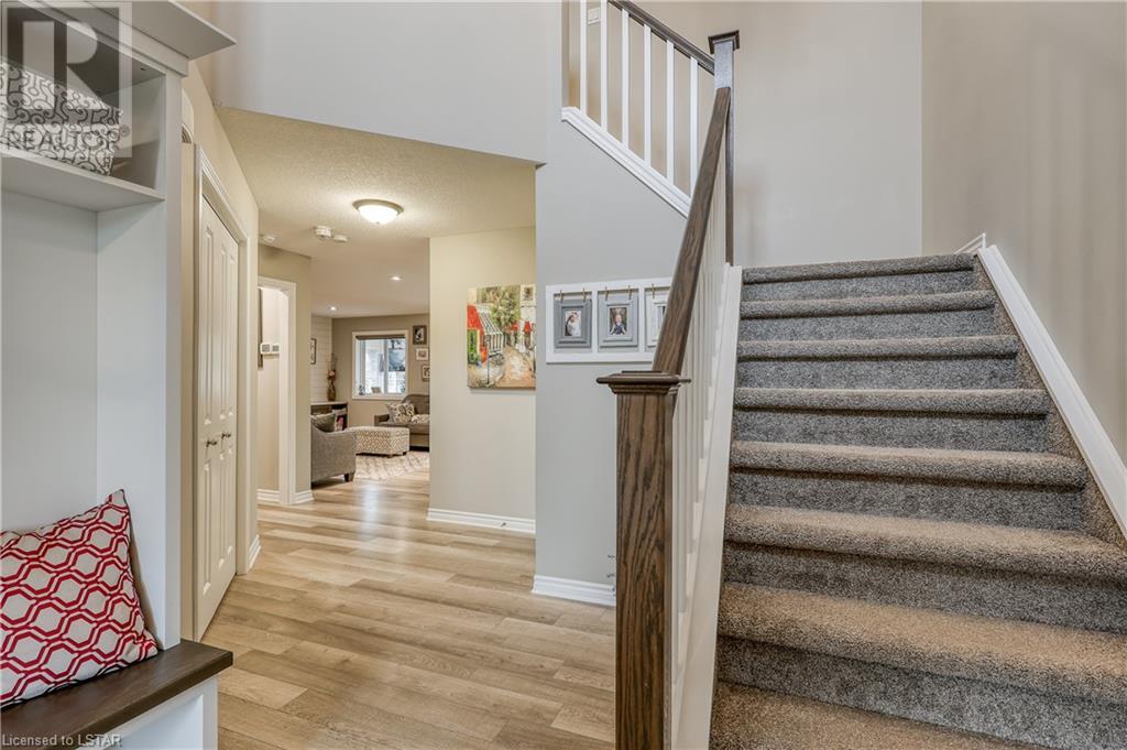 26 BRIDLE Path