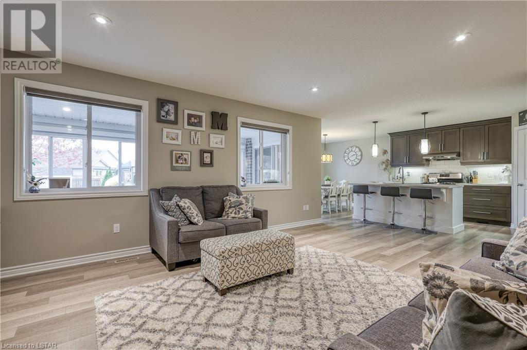 26 BRIDLE Path