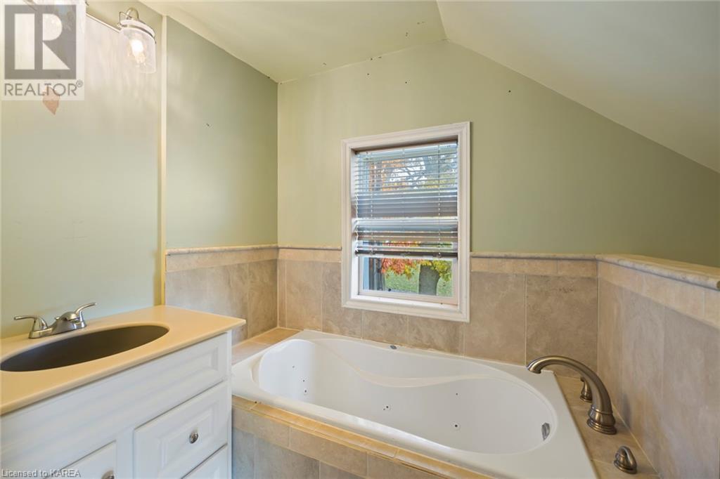 624 UPPER OAK LEAF Road