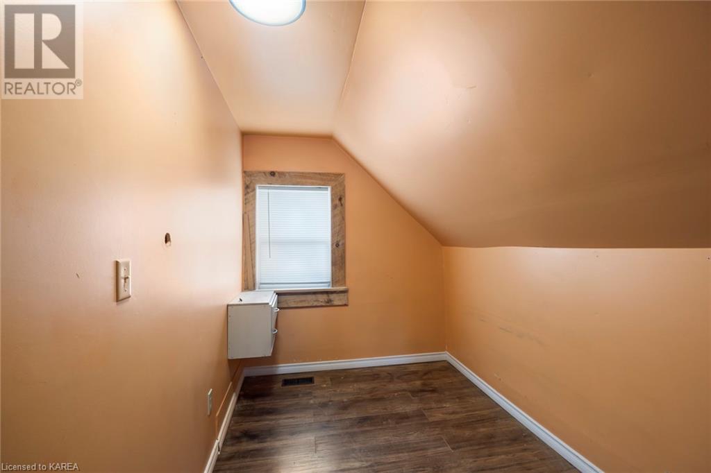 624 UPPER OAK LEAF Road