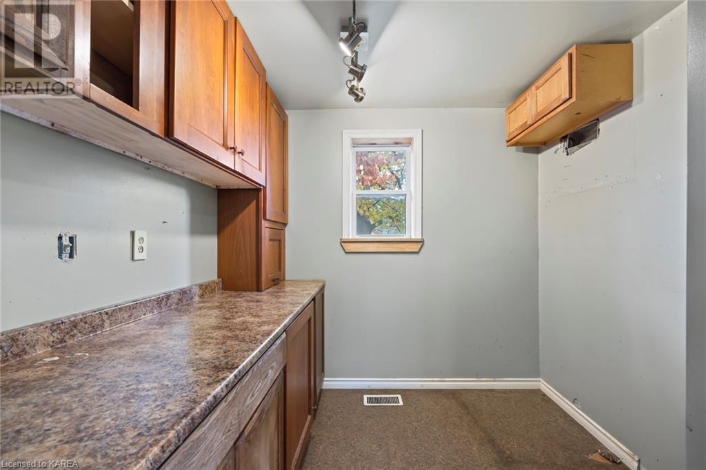 624 UPPER OAK LEAF Road