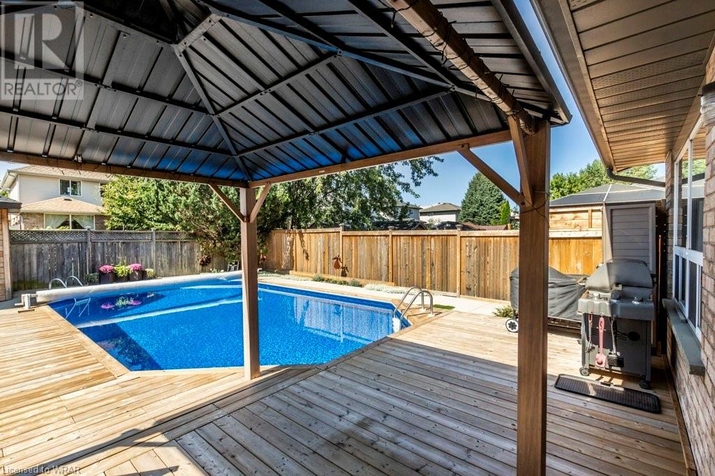 16 WHITTAKER Crescent