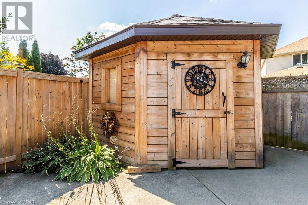 16 WHITTAKER Crescent
