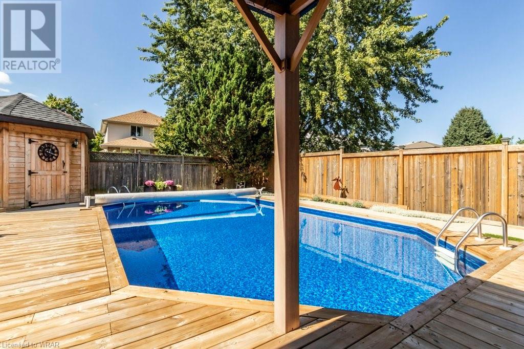 16 WHITTAKER Crescent