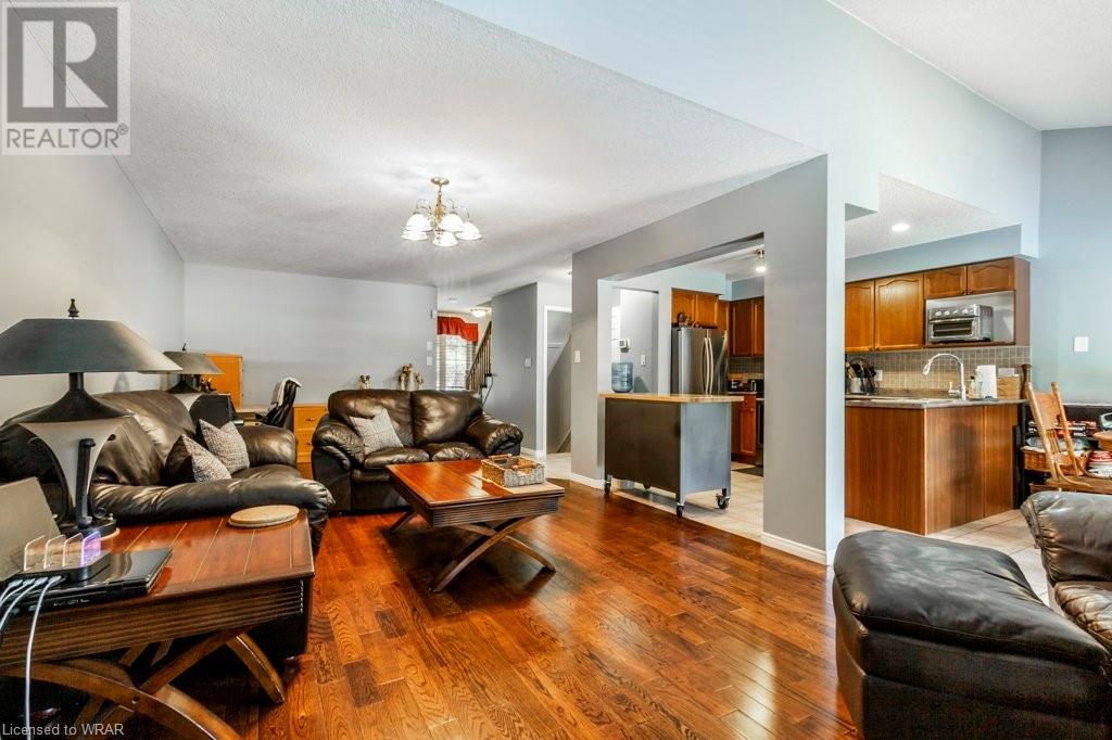 16 WHITTAKER Crescent